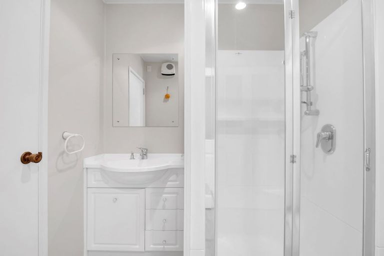 Photo of property in 33 Hewitts Road, Merivale, Christchurch, 8014