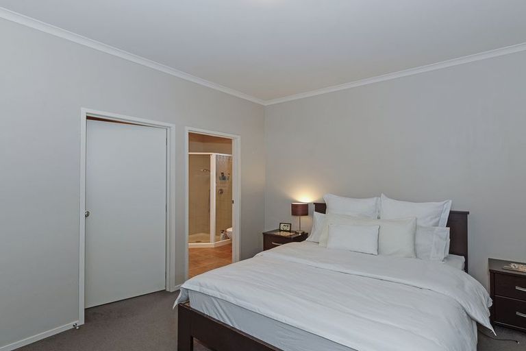 Photo of property in 77h Sturges Road, Henderson, Auckland, 0612