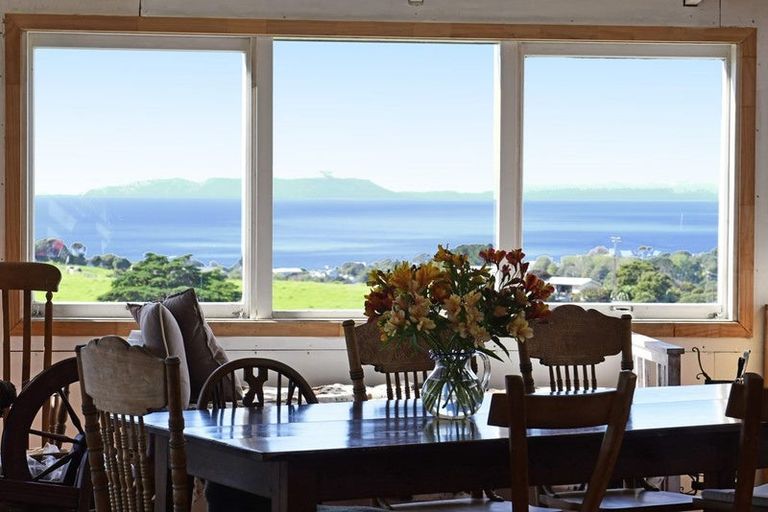 Photo of property in 18 Old School Road, Leigh, 0985