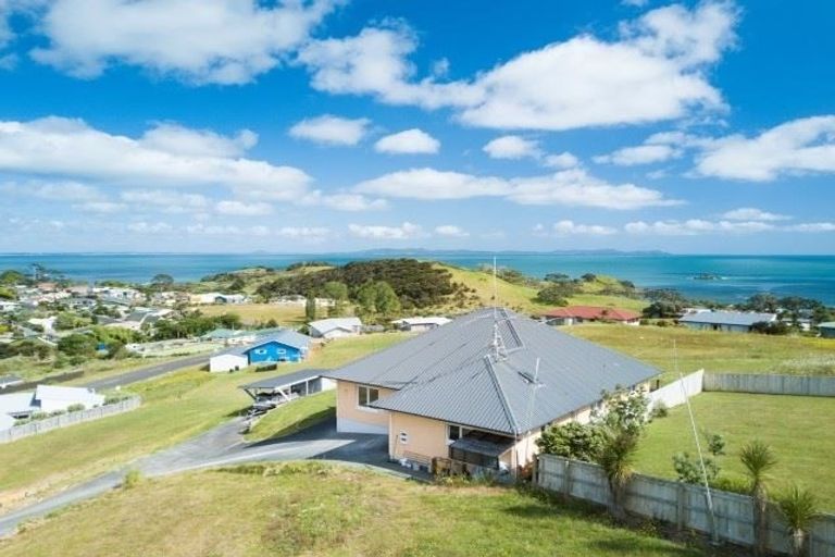 Photo of property in 10 Freyja Crescent, Coopers Beach, 0420