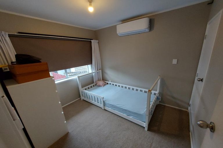 Photo of property in 1/367 Wairau Road, Totara Vale, Auckland, 0629