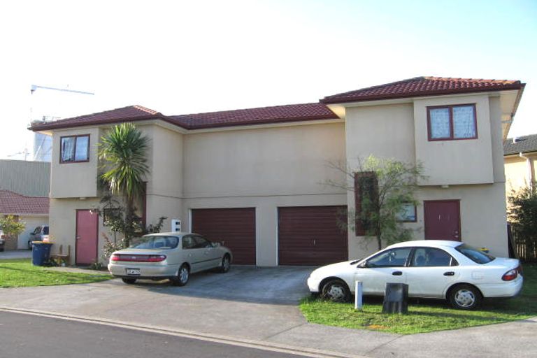 Photo of property in 9/1 Juliana Way, Glendene, Auckland, 0602