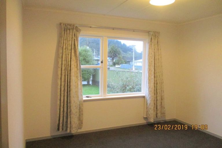 Photo of property in 5 Ruthven Road, Wainuiomata, Lower Hutt, 5014