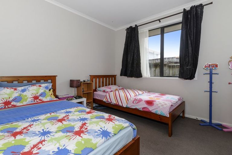 Photo of property in 77h Sturges Road, Henderson, Auckland, 0612