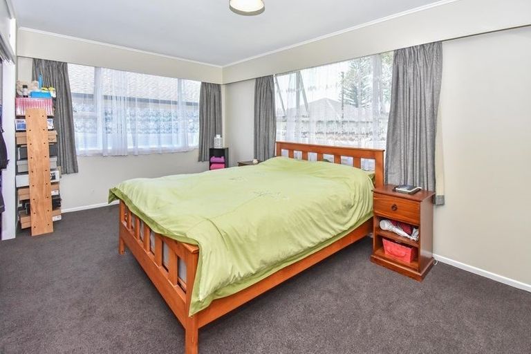 Photo of property in 9 Clendon Place, Manurewa, Auckland, 2102