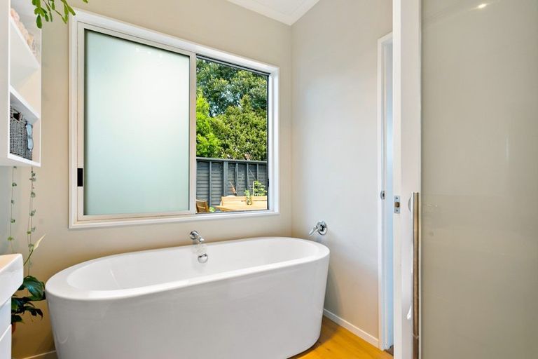 Photo of property in 1 Manuwai Road, Torbay, Auckland, 0630