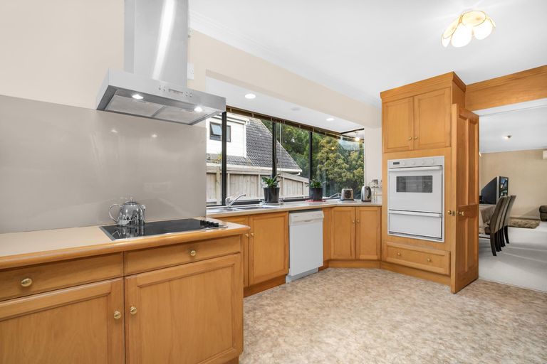 Photo of property in 8 Banksia Place, Goodwood Heights, Auckland, 2105