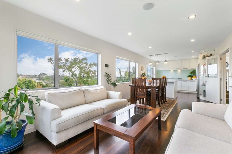 Photo of property in 2b St Clair Place, Browns Bay, Auckland, 0630