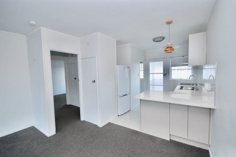Photo of property in 2/16 Beach Road, Castor Bay, Auckland, 0620