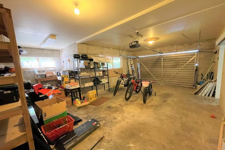 Photo of property in 54 Spence Road, Henderson, Auckland, 0612