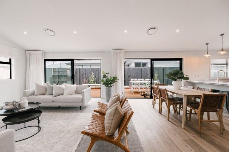 Photo of property in 27 Daniel Place, Kelvin Grove, Palmerston North, 4414