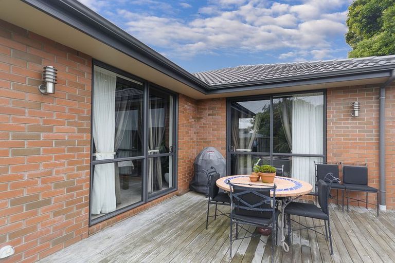 Photo of property in 77h Sturges Road, Henderson, Auckland, 0612