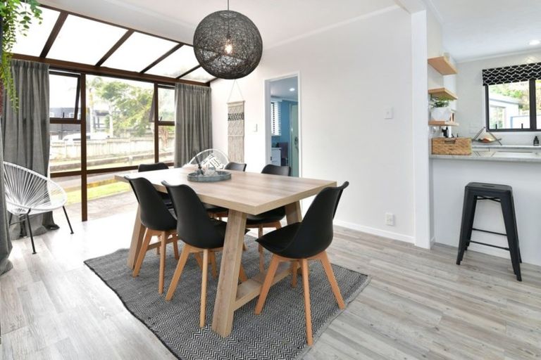 Photo of property in 1/14 Arkles Strand, Arkles Bay, Whangaparaoa, 0932