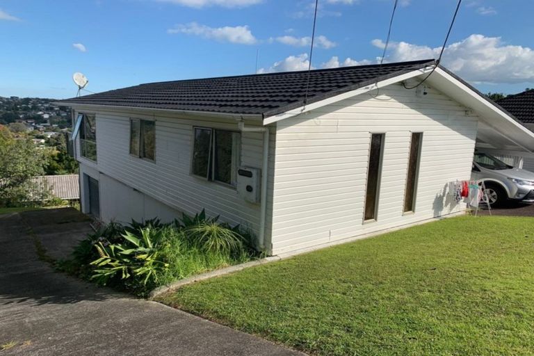 Photo of property in 2/27-31 Target Road, Totara Vale, Auckland, 0629