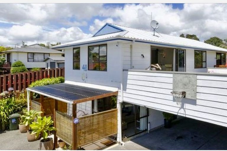 Photo of property in 41 Lavelle Road, Henderson, Auckland, 0612