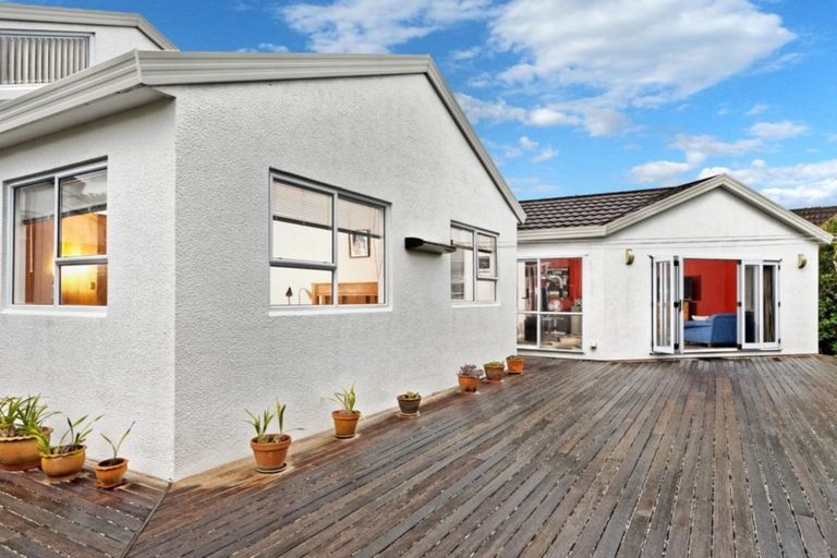 Photo of property in 29 Glucina Avenue, West Harbour, Auckland, 0618