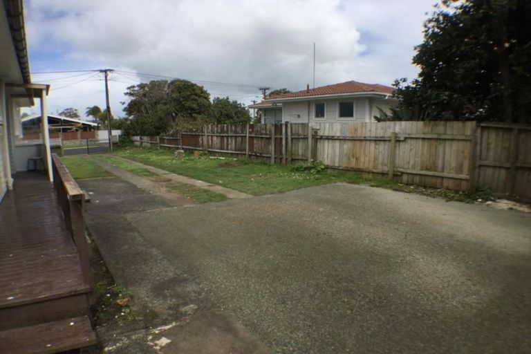 Photo of property in 42 Doment Crescent, Orewa, 0931