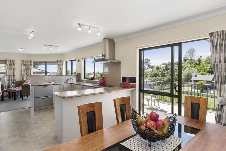 Photo of property in 25 Hawk Place, Welcome Bay, Tauranga, 3112