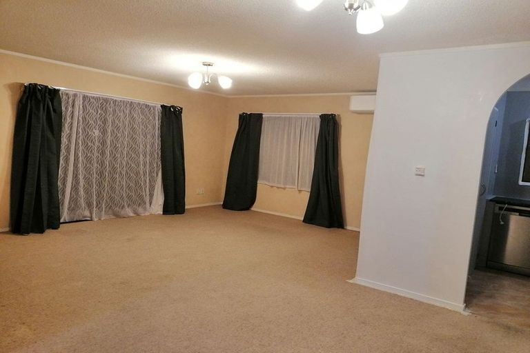 Photo of property in 92 Oakfield Crescent, Pukete, Hamilton, 3200