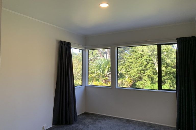 Photo of property in 2/20 Lagoon Way, West Harbour, Auckland, 0618