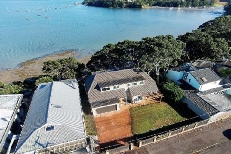 Photo of property in 74 Queen Street, Northcote Point, Auckland, 0627