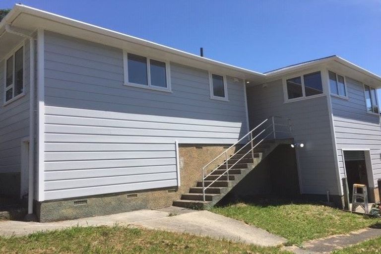 Photo of property in 4 Carnavon Place, Cannons Creek, Porirua, 5024