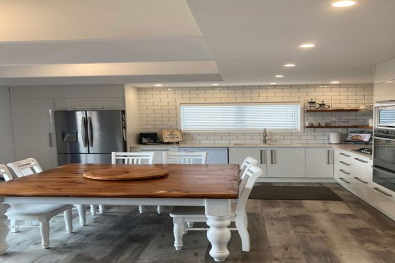 Photo of property in 996 Papamoa Beach Road, Papamoa Beach, Papamoa, 3118