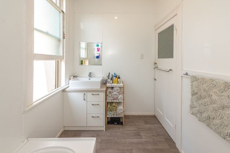 Photo of property in 70 Carlton Avenue, Tawhero, Whanganui, 4500