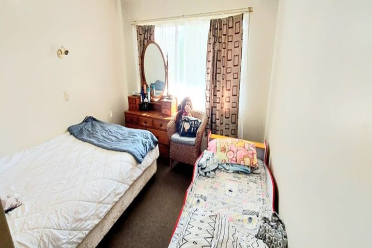 Photo of property in 1/130 Te Atatu Road, Te Atatu South, Auckland, 0610