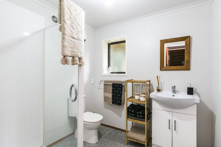 Photo of property in 16 Ramphal Terrace, Khandallah, Wellington, 6035