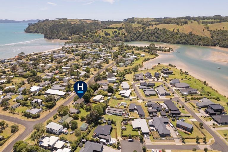 Photo of property in 43 Oyster Drive, Cooks Beach, Whitianga, 3591