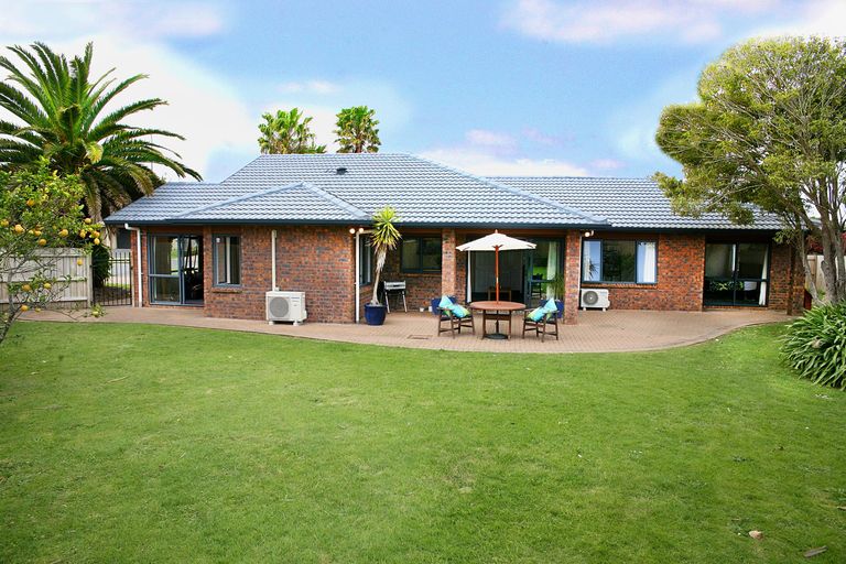 Photo of property in 25 Crannog Fen, Wattle Downs, Auckland, 2103