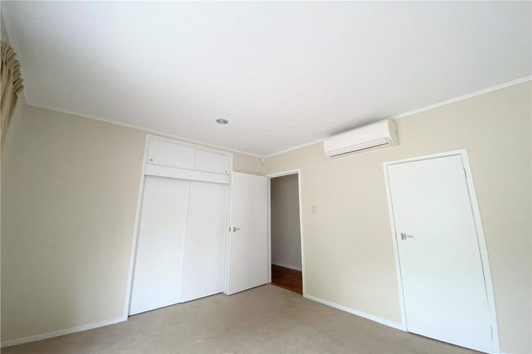 Photo of property in 8 Kerria Place, Sunnynook, Auckland, 0620