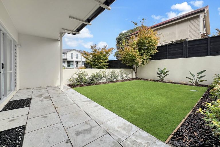 Photo of property in 3a/71 Spencer Road, Oteha, Auckland, 0632