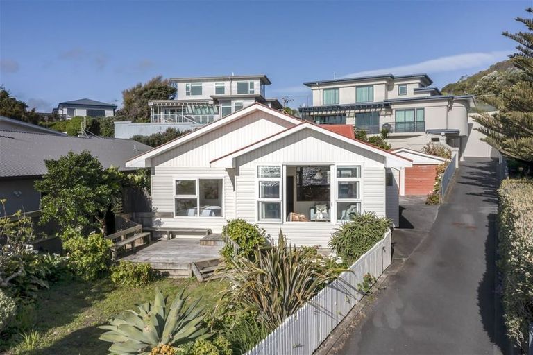 Photo of property in 13 Sunset Parade, Plimmerton, Porirua, 5026