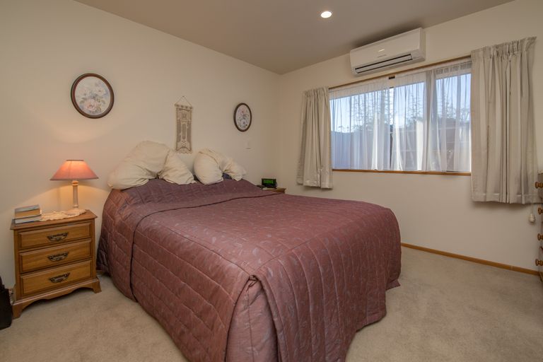 Photo of property in 4 Chesterfield Mews, Russley, Christchurch, 8042