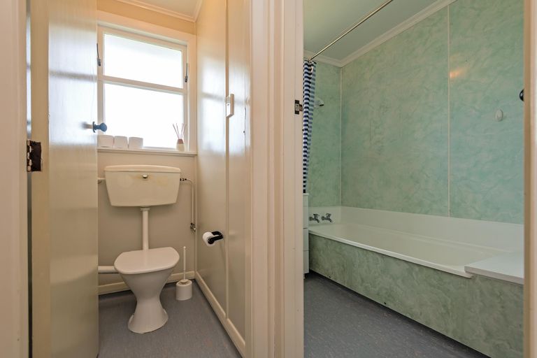 Photo of property in 1 Ingham Street, Halcombe, Feilding, 4779