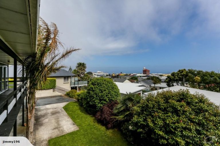Photo of property in 129 Pendarves Street, New Plymouth, 4312