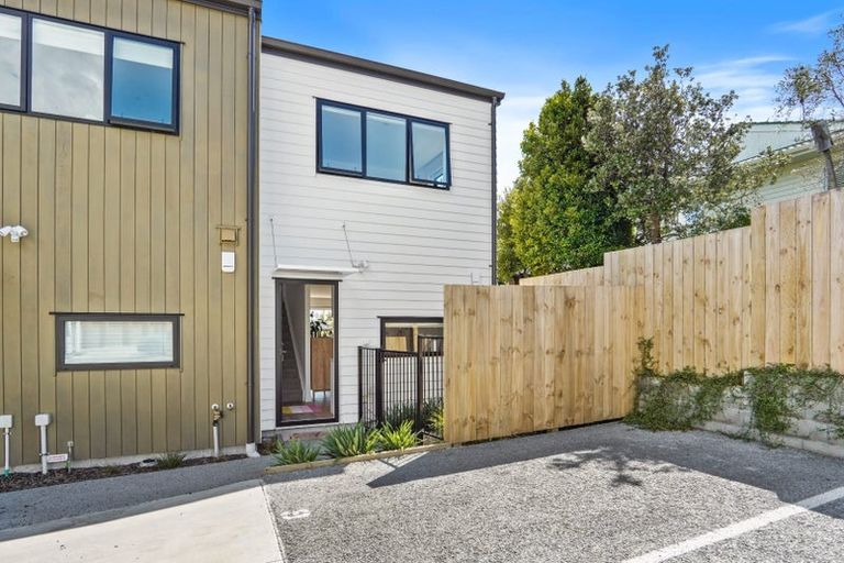 Photo of property in 9/35 Garadice Road, Rothesay Bay, Auckland, 0630