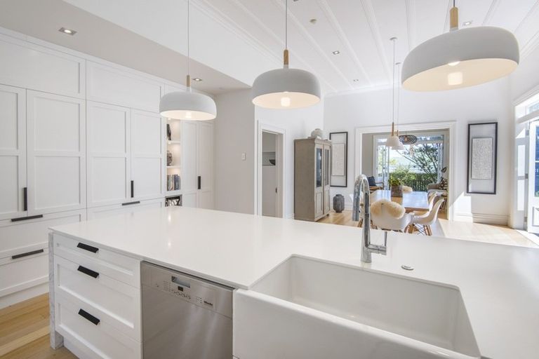 Photo of property in 7 Summer Street, Stanley Point, Auckland, 0624