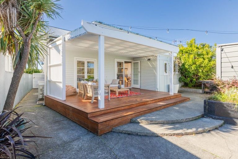 Photo of property in 100 Vigor Brown Street, Napier South, Napier, 4110