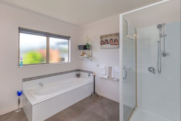 Photo of property in 64 Lea Grove, Levin, 5572