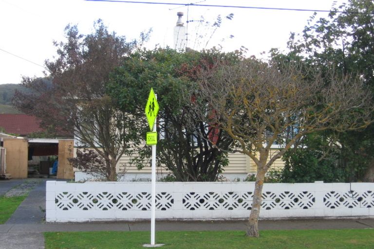 Photo of property in 38 Molesworth Street, Taita, Lower Hutt, 5011