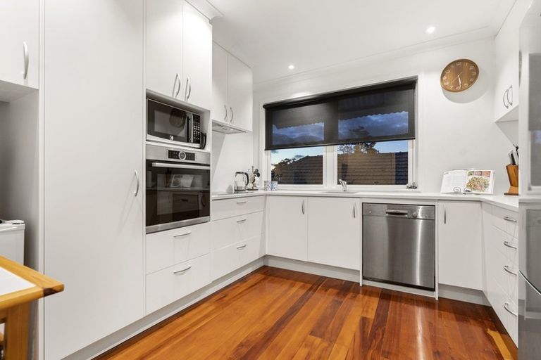 Photo of property in 10 Savoy Road, Glen Eden, Auckland, 0602