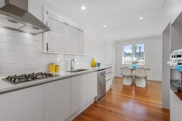 Photo of property in 1/68 Glen Road, Ranui, Auckland, 0612