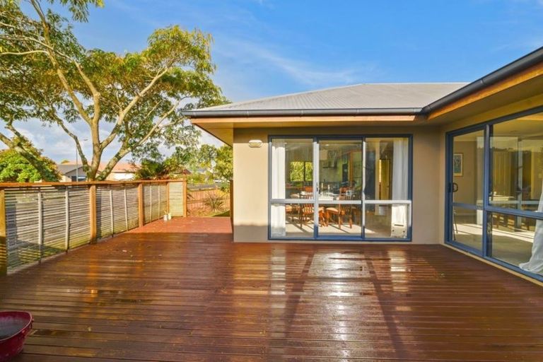 Photo of property in 1 Hoyte Place, Pukehangi, Rotorua, 3015