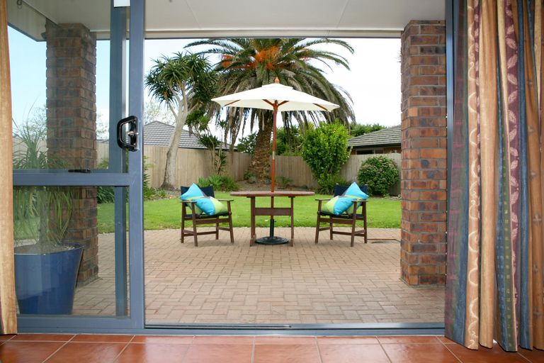 Photo of property in 25 Crannog Fen, Wattle Downs, Auckland, 2103