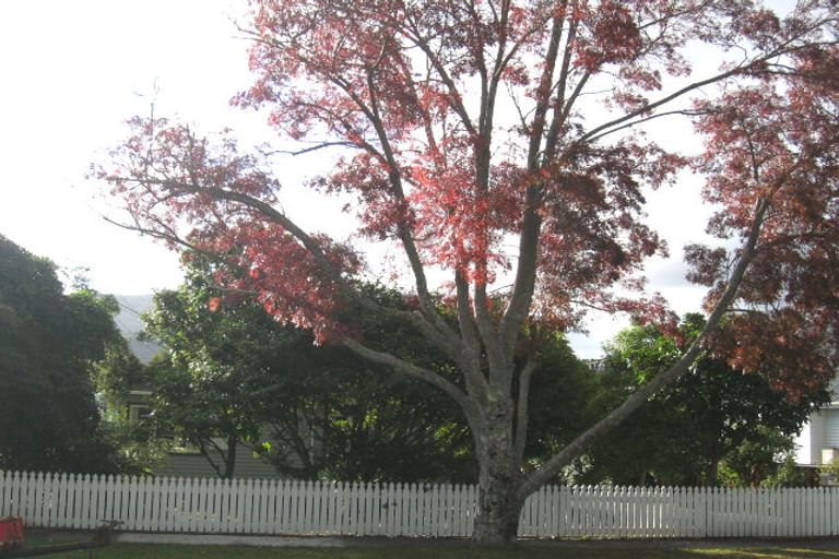 Photo of property in 18 Heretaunga Square, Silverstream, Upper Hutt, 5019