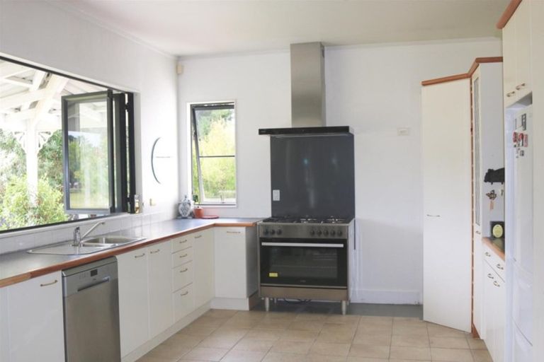 Photo of property in 741a Swanson Road, Swanson, Auckland, 0612