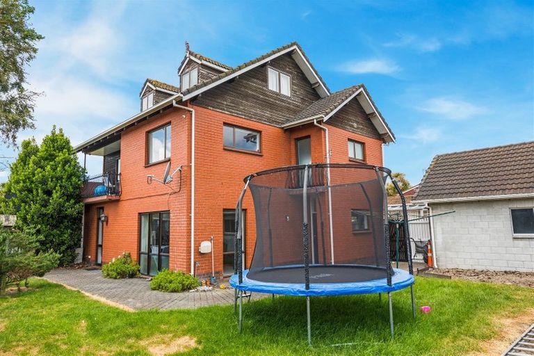 Photo of property in 15 Sawtell Place, Northcote, Christchurch, 8052